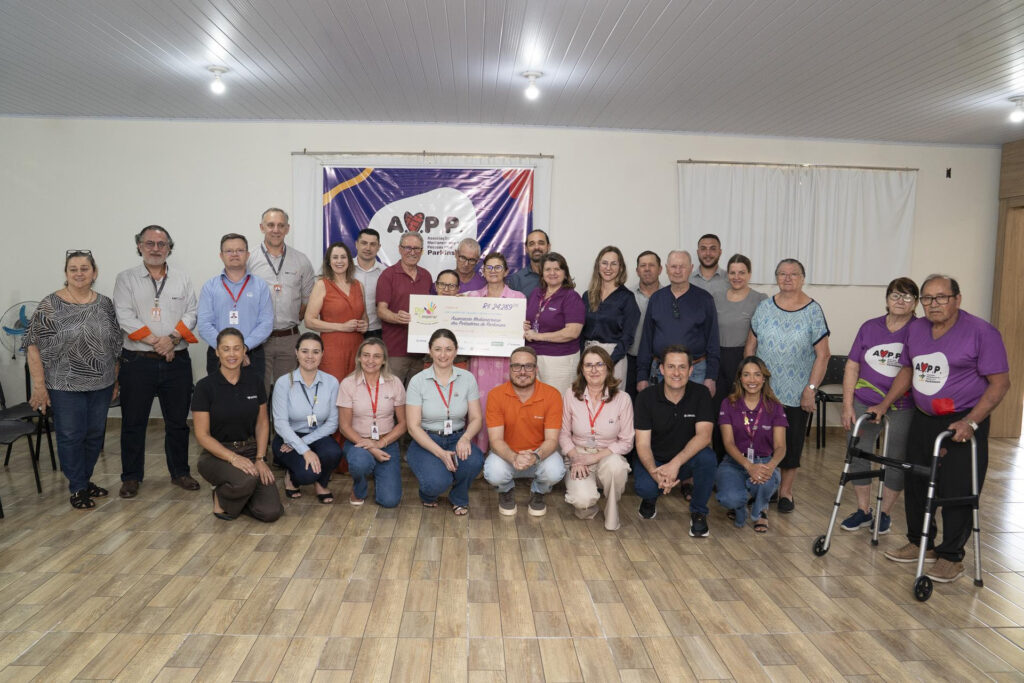 Frimesa e Lar entregam doação à Associação de Parkinson em Medianeira (PR)